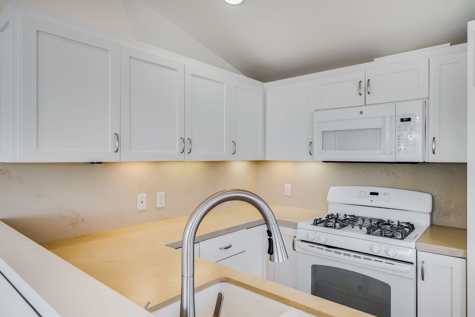 354 N. Coast Hwy - Laguna Beach - California - 1 bed, 1 bath rental property