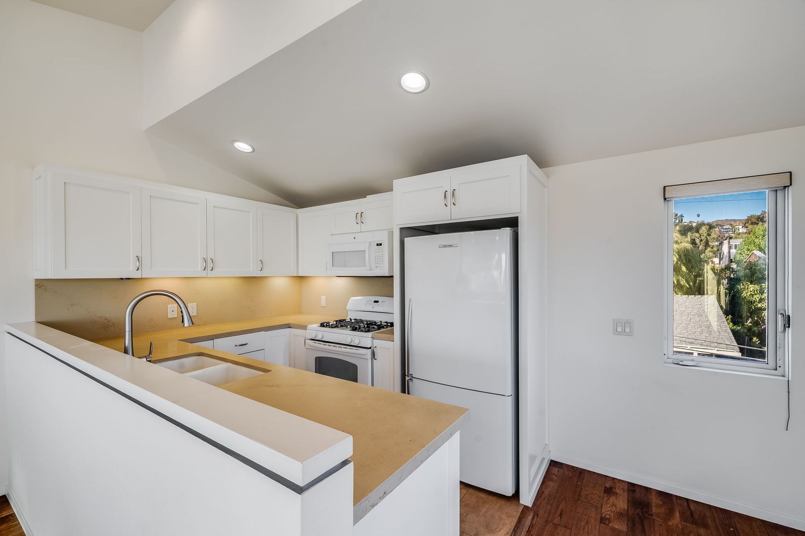 354 N. Coast Hwy - Laguna Beach - California - 1 bed, 1 bath rental property