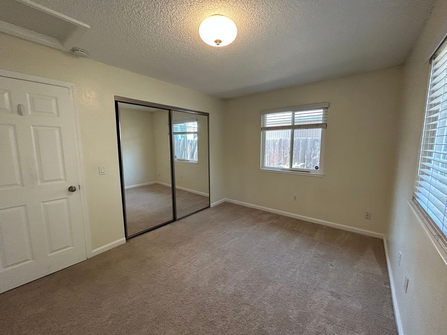 3633 9th Ave - Sacramento - California - 2 bed, 1 bath rental property
