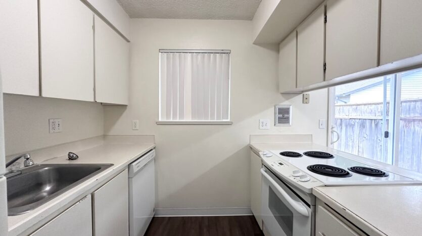37950 HWY 26 - #10 - Sandy - Oregon - 2 bed, 1 bath rental property