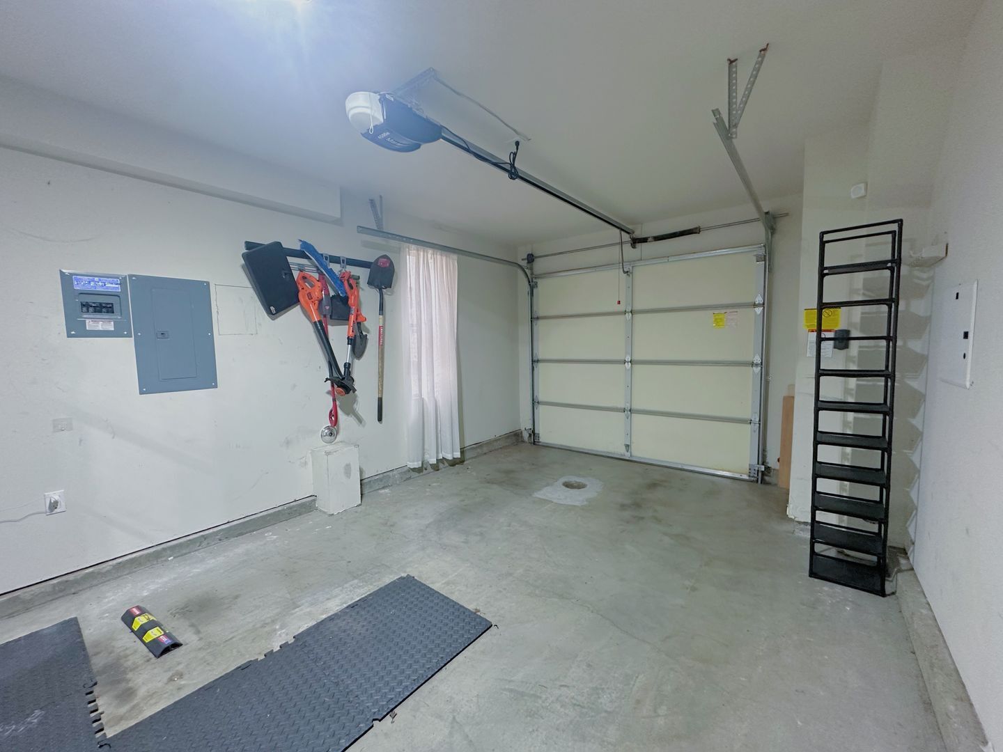 3817 S Angeline St - Seattle - Washington - 3 bed, 2.5 bath rental property