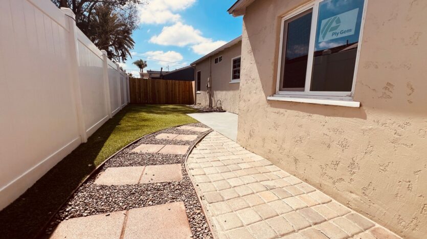 4033 Violet Street  - La Mesa - California - 2 bed, 1 bath rental property