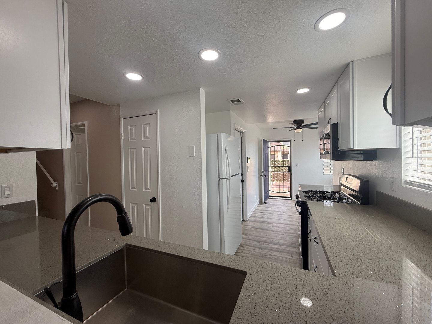 42801 15th St. West #9 - Lancaster - California - 2 bed, 2.5 bath rental property