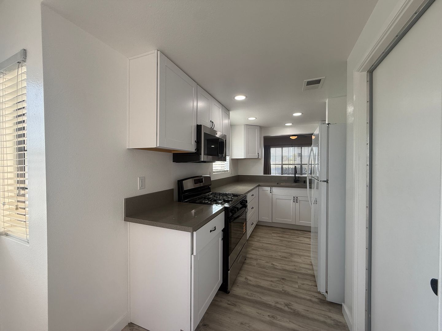 42801 15th St. West #9 - Lancaster - California - 2 bed, 2.5 bath rental property