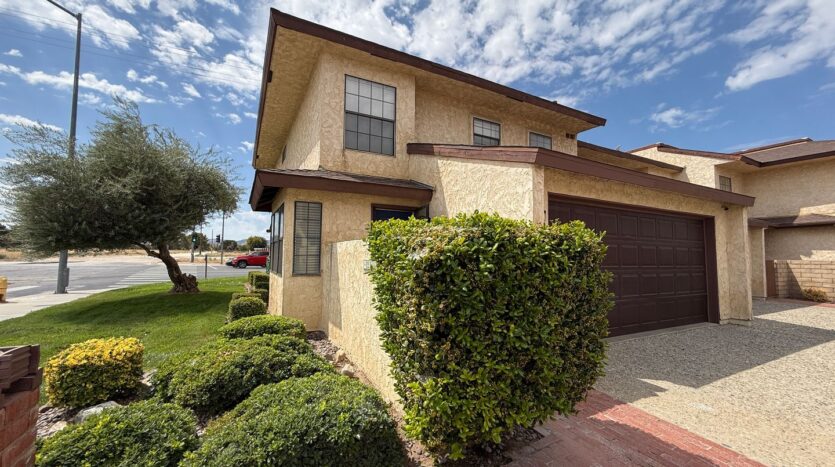 42801 15th St. West #9 - Lancaster - California - 2 bed, 2.5 bath rental property