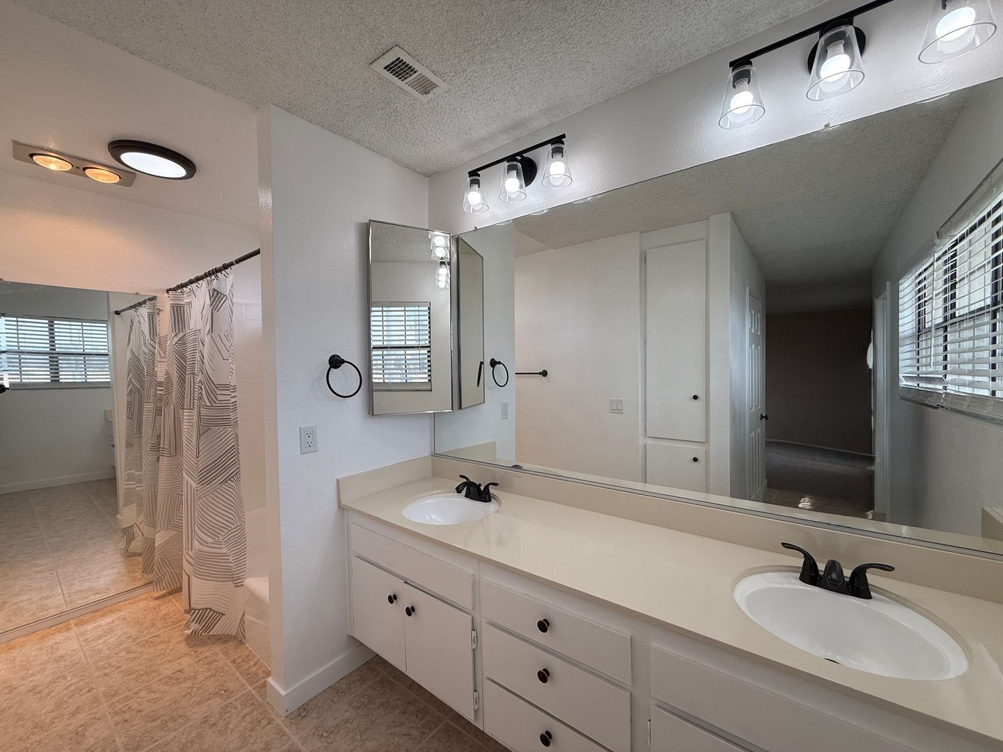 42801 15th St. West #9 - Lancaster - California - 2 bed, 2.5 bath rental property