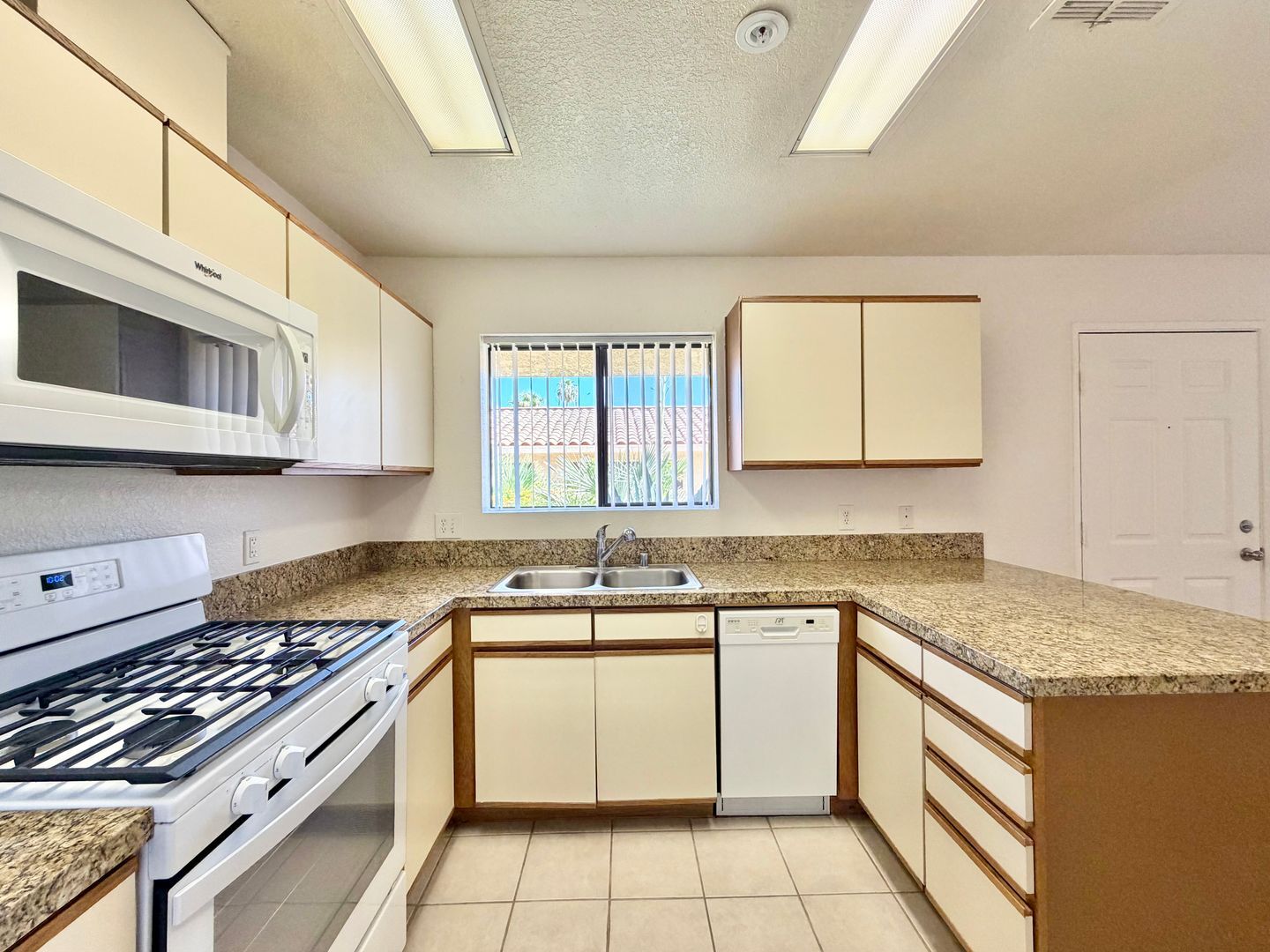 44600 San Rafael Avenue - Unit 05 - Palm Desert - California - 2 bed, 1 bath rental property