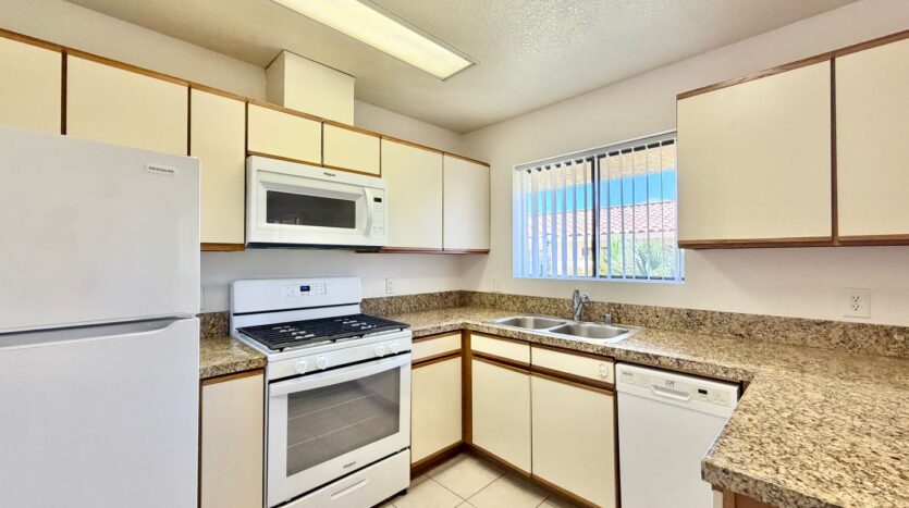 44600 San Rafael Avenue - Unit 05 - Palm Desert - California - 2 bed, 1 bath rental property
