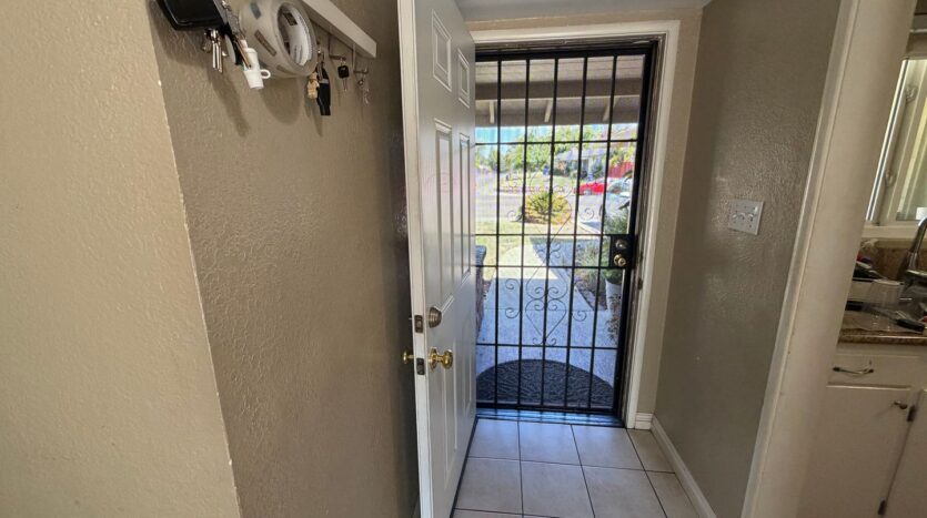 4752 Crestview Dr - Carmichael - California - 4 bed, 3 bath rental property