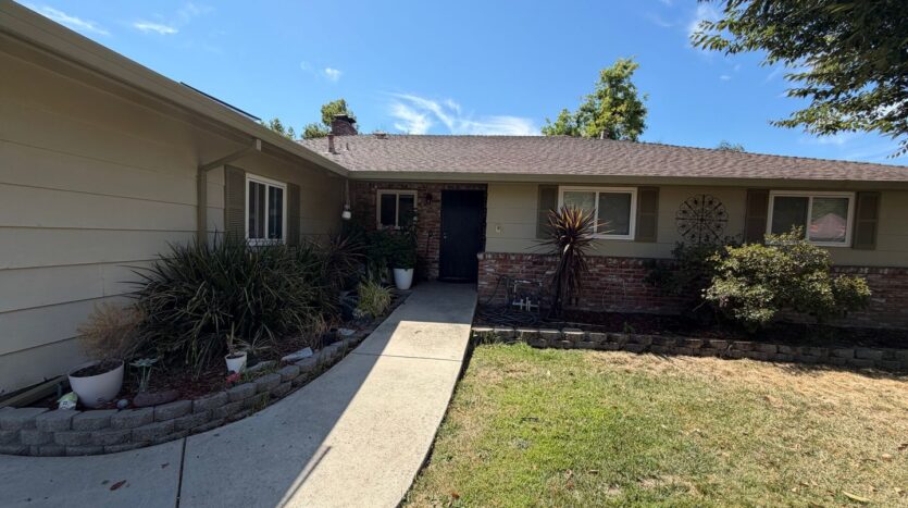 4752 Crestview Dr - Carmichael - California - 4 bed, 3 bath rental property