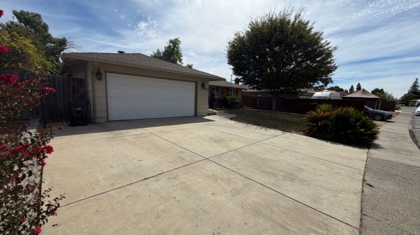 4752 Crestview Dr - Carmichael - California - 4 bed, 3 bath rental property