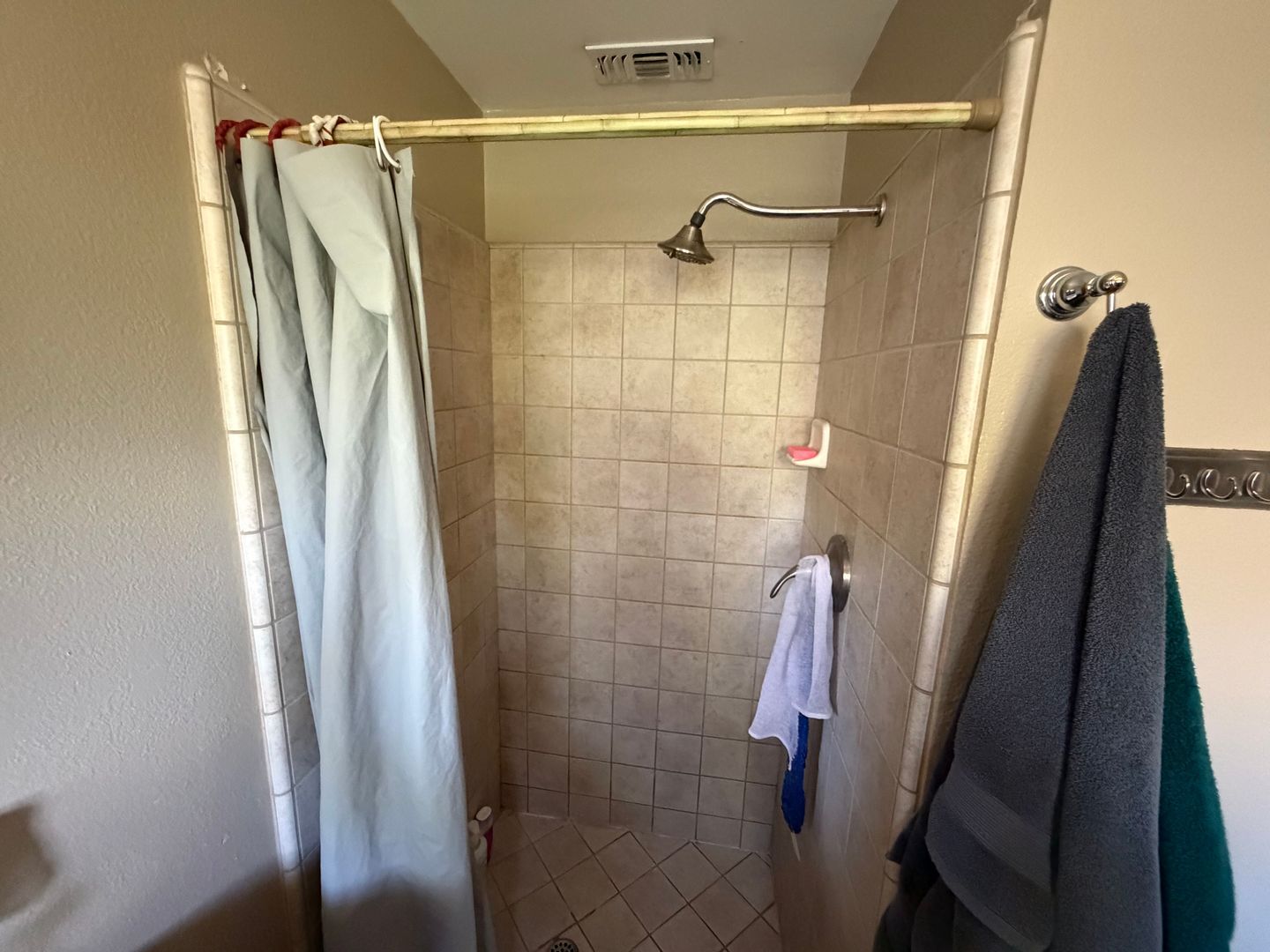 4752 Crestview Dr - Carmichael - California - 4 bed, 3 bath rental property