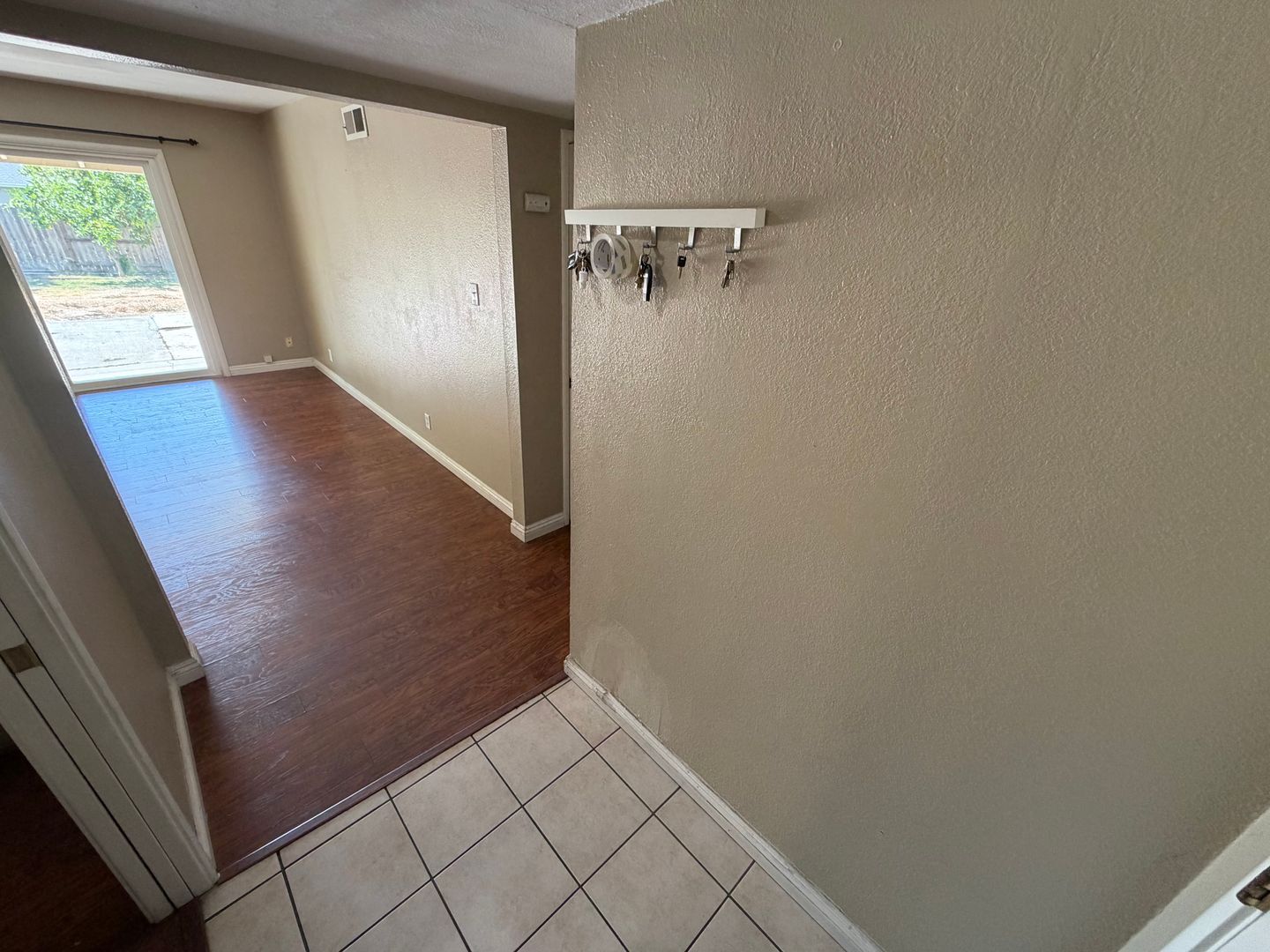 4752 Crestview Dr - Carmichael - California - 4 bed, 3 bath rental property