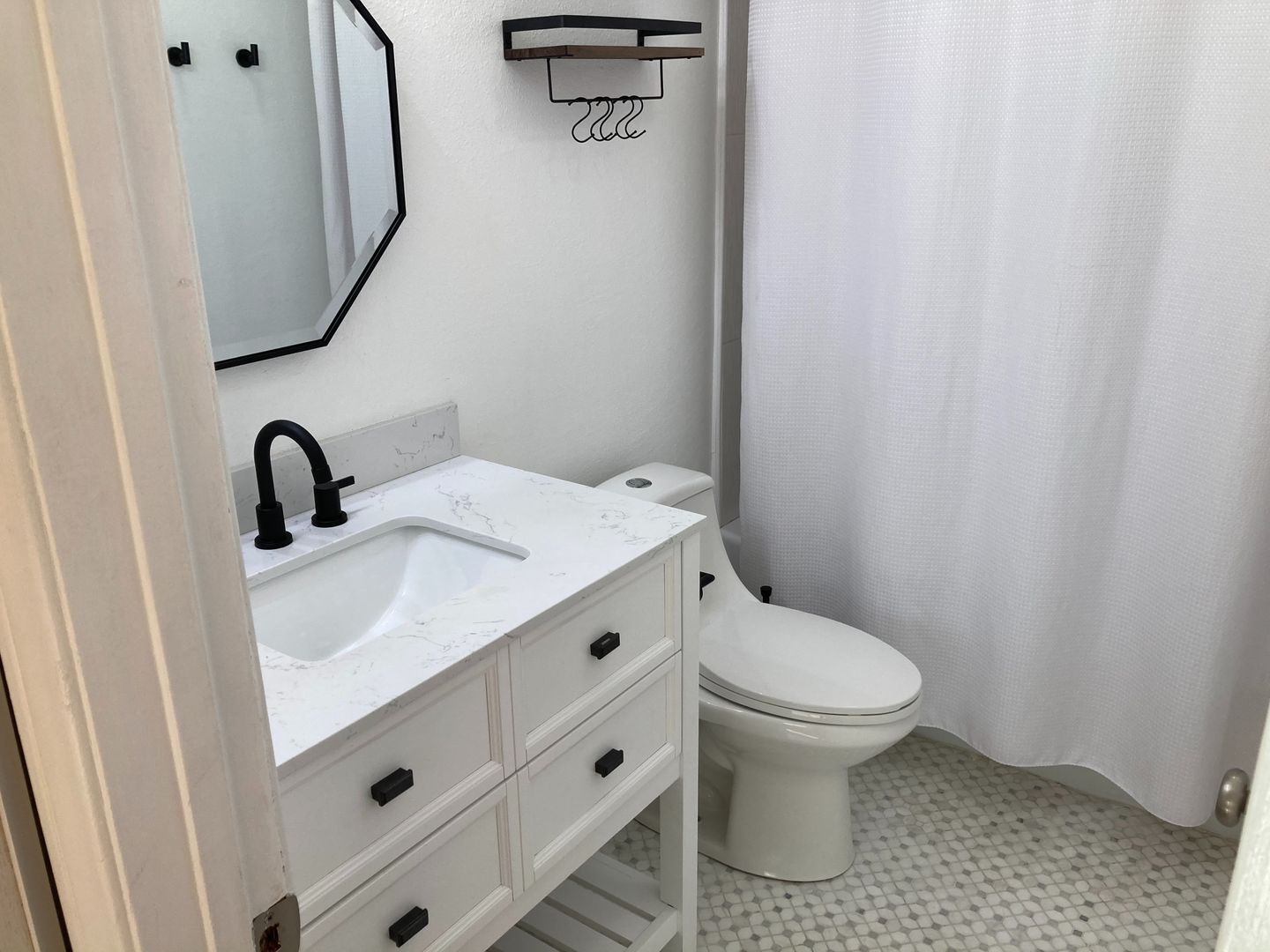 4903 Indian Wood Rd #110 - Culver City - California - 2 bed, 2 bath rental property