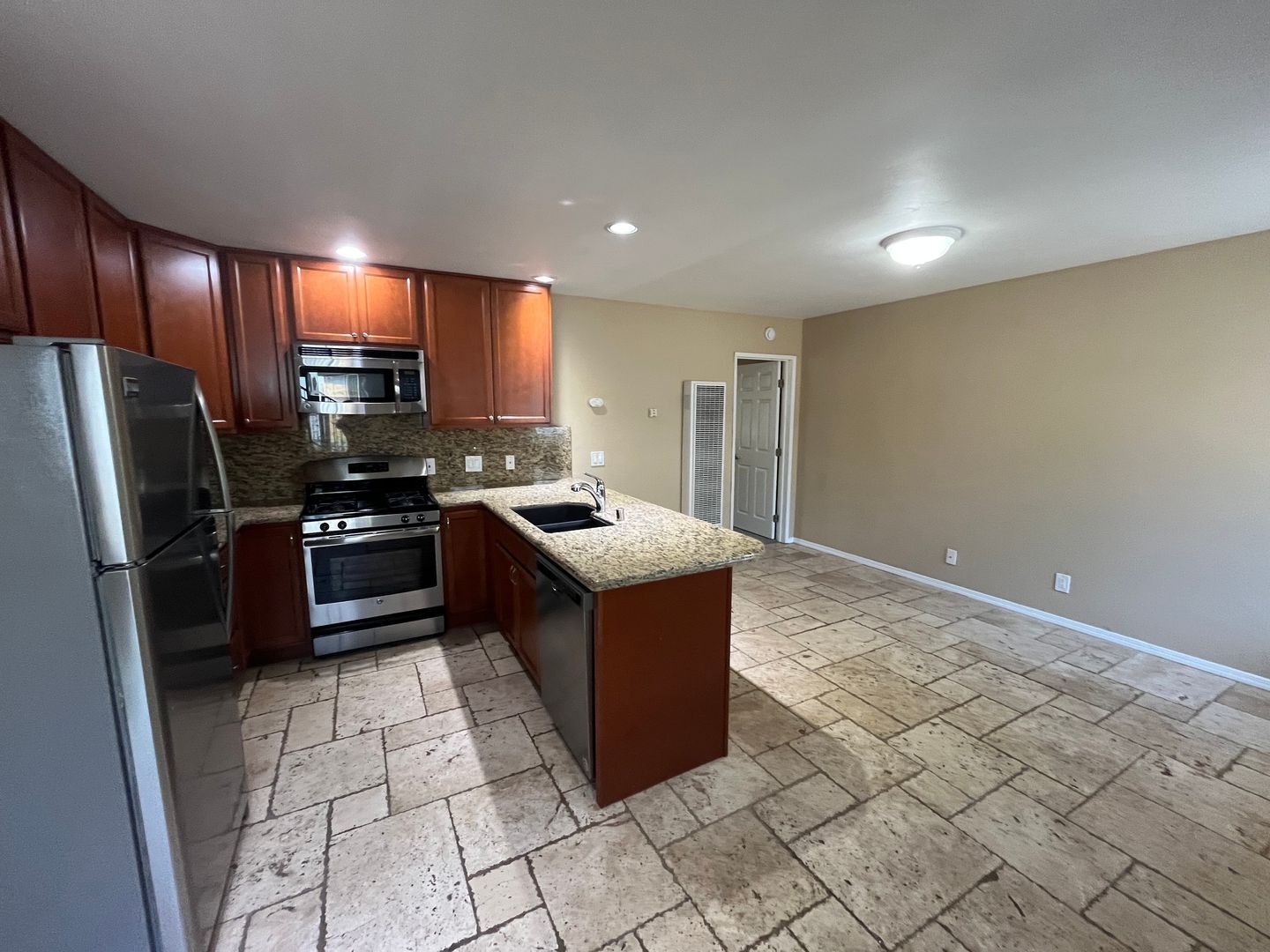 5065 W. Point Loma Blvd -C - San Diego - California - 1 bed, 1 bath rental property