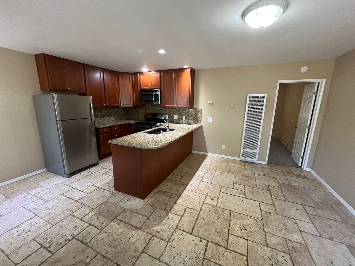 5065 W. Point Loma Blvd -C - San Diego - California - 1 bed, 1 bath rental property