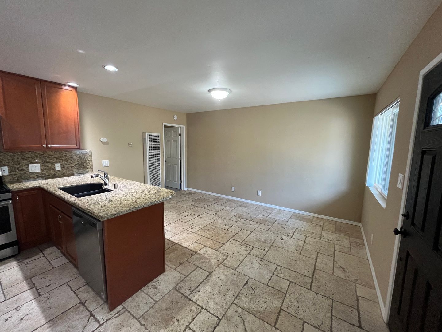 5065 W. Point Loma Blvd -C - San Diego - California - 1 bed, 1 bath rental property
