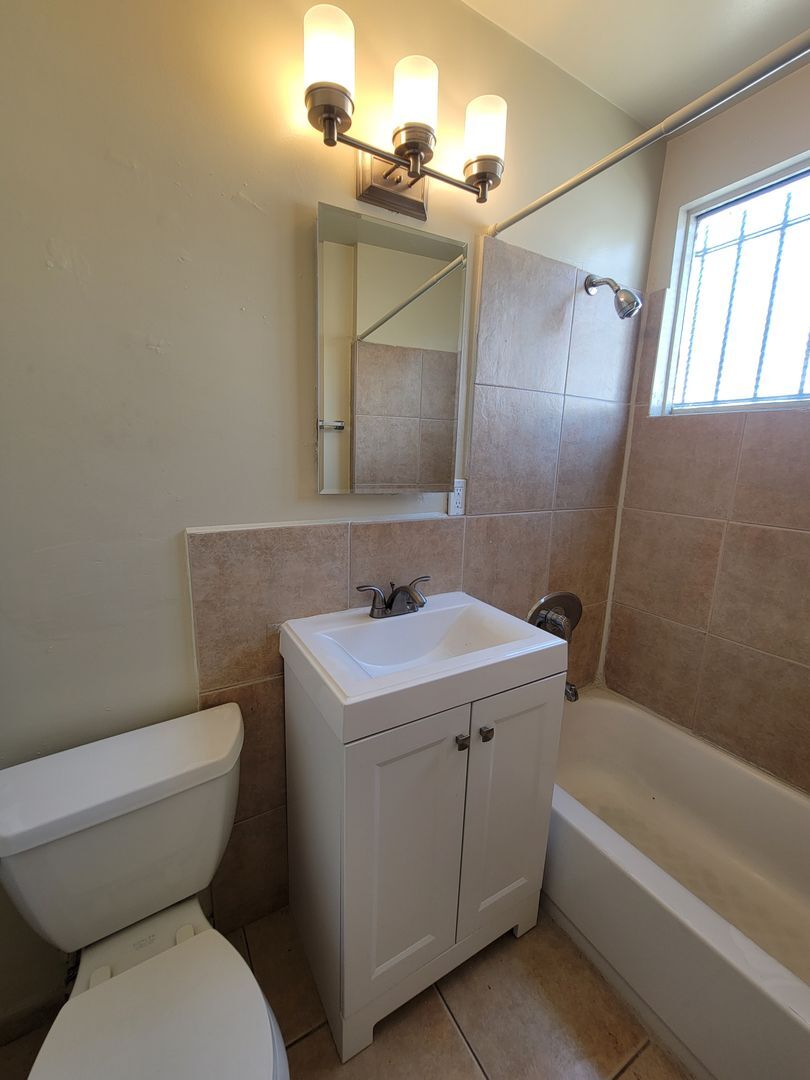 5165- 5165 1/2 Santa Monica Blvd. - Los Angeles - California - 1 bed, 1 bath rental property