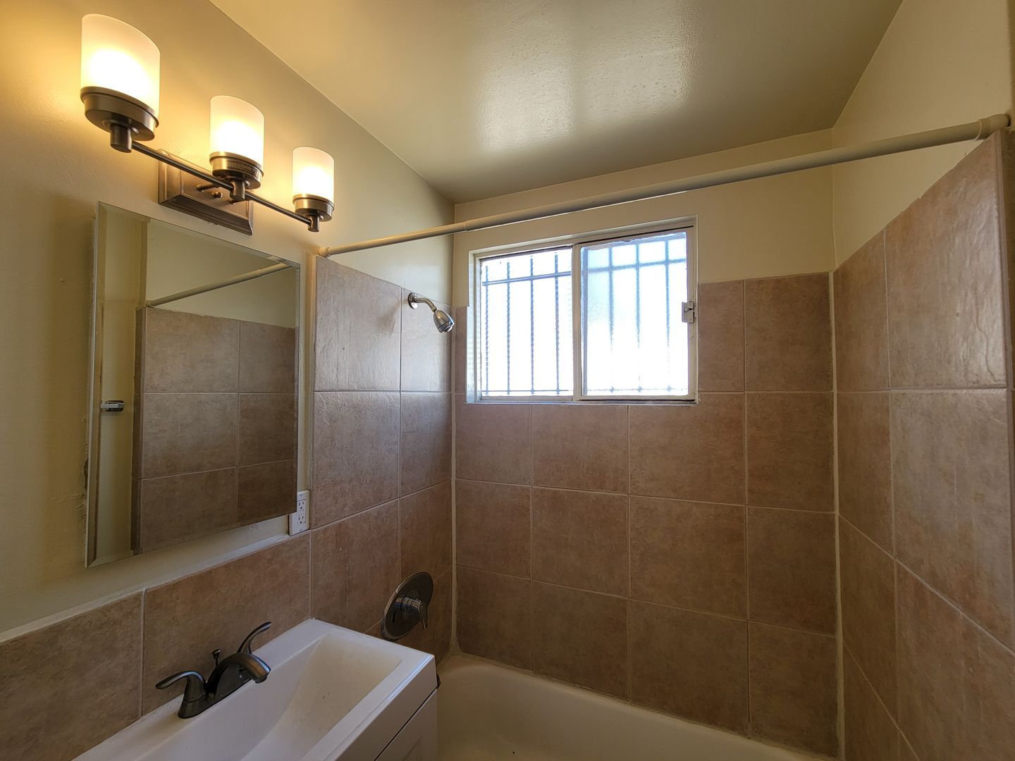 5165- 5165 1/2 Santa Monica Blvd. - Los Angeles - California - 1 bed, 1 bath rental property