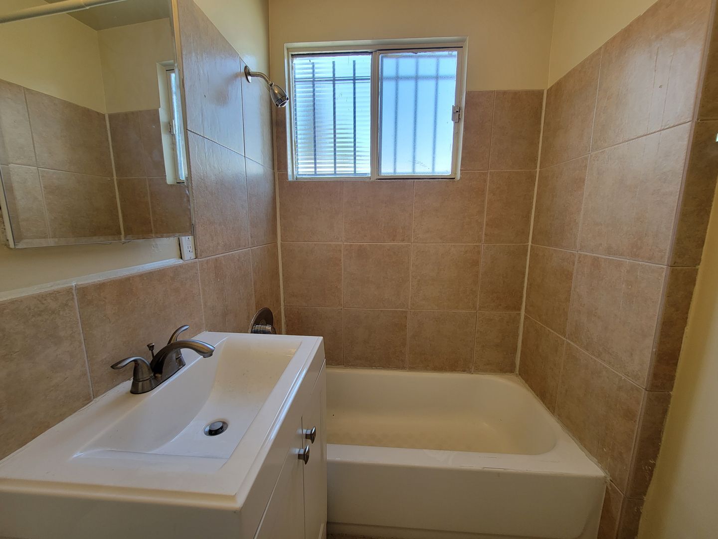 5165- 5165 1/2 Santa Monica Blvd. - Los Angeles - California - 1 bed, 1 bath rental property