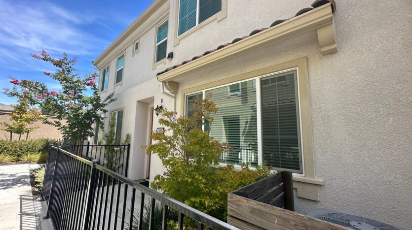 5301 E Commerce Way  #62102  - Sacramento - California - 3 bed, 2 bath rental property