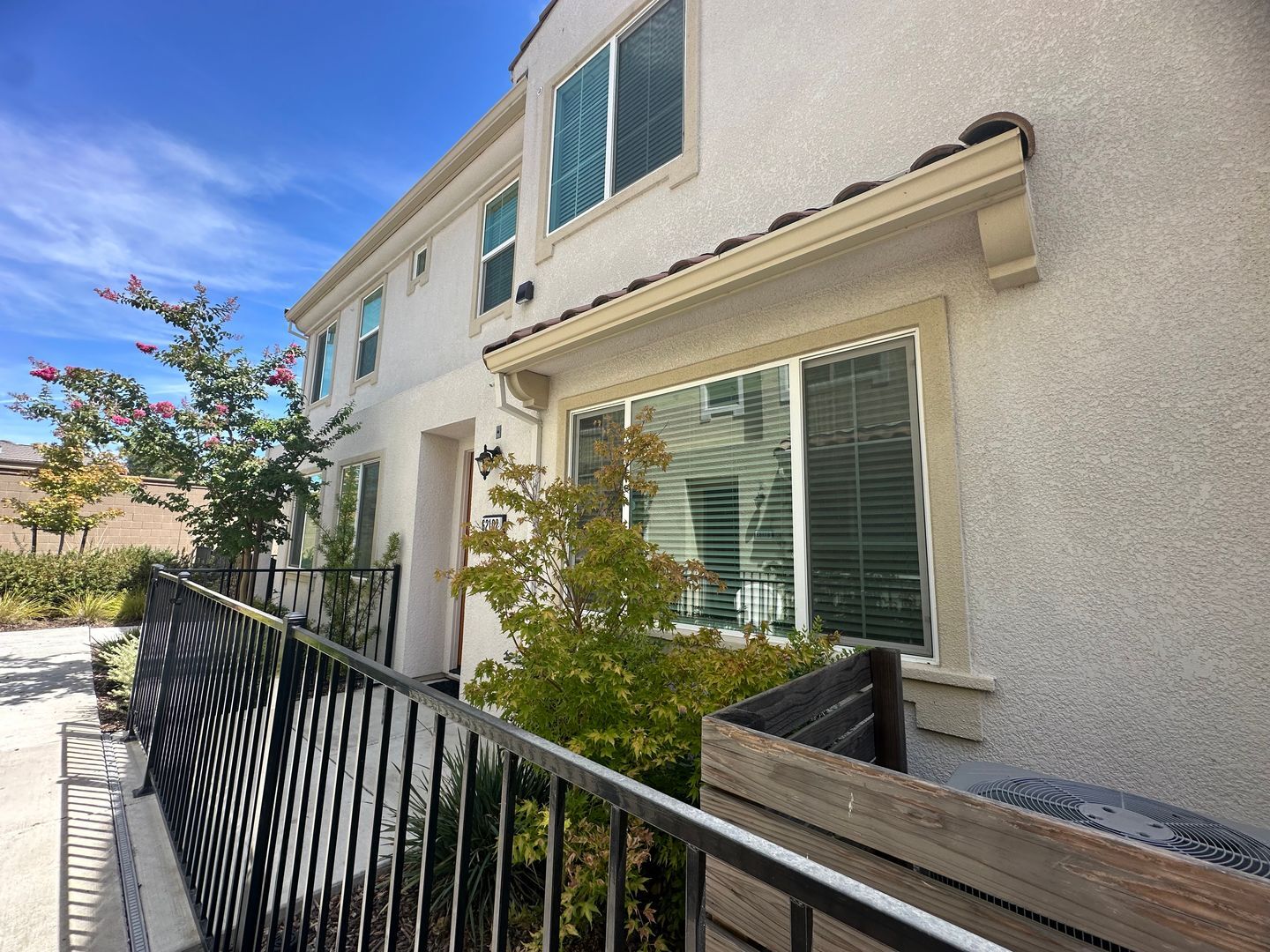 5301 E Commerce Way  #62102  - Sacramento - California - 3 bed, 2 bath rental property