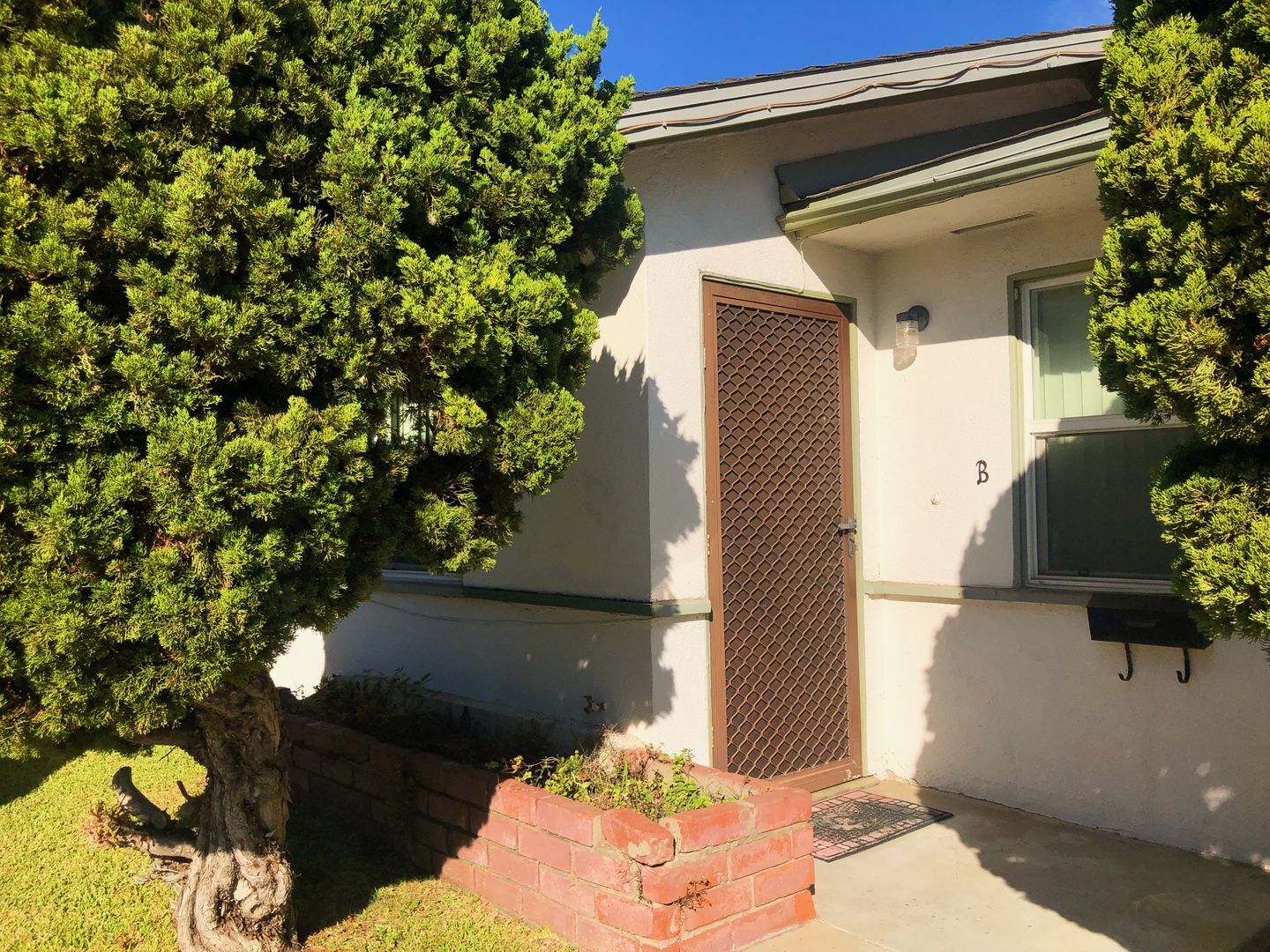 5881 Fullerton Ave – B
