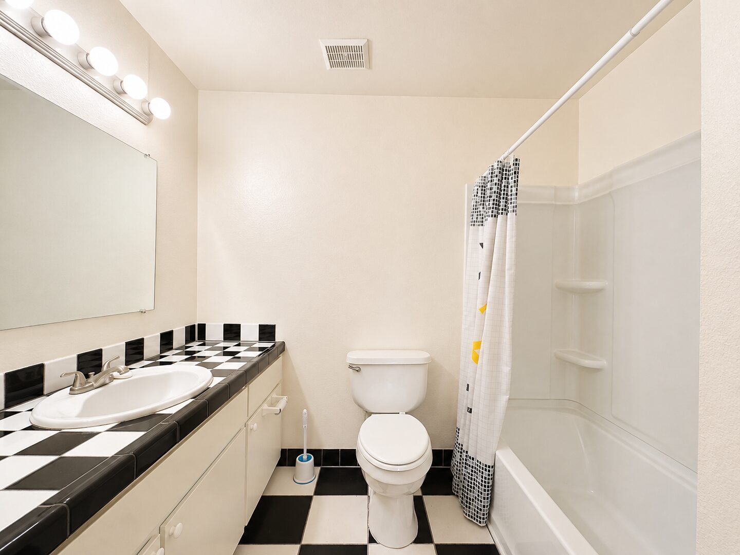 612 S Santa Fe St. #1 - Hemet - California - 2 bed, 2 bath rental property