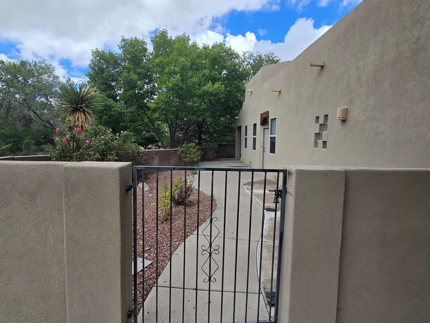 647 Granite Point Trl. SE - Albuquerque - New Mexico - 3 bed, 2 bath rental property