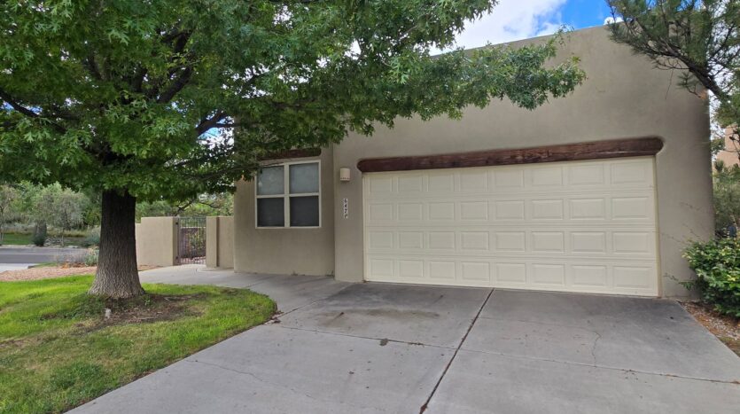 647 Granite Point Trl. SE - Albuquerque - New Mexico - 3 bed, 2 bath rental property