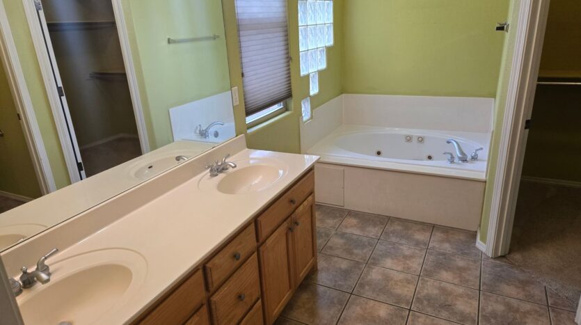 647 Granite Point Trl. SE - Albuquerque - New Mexico - 3 bed, 2 bath rental property