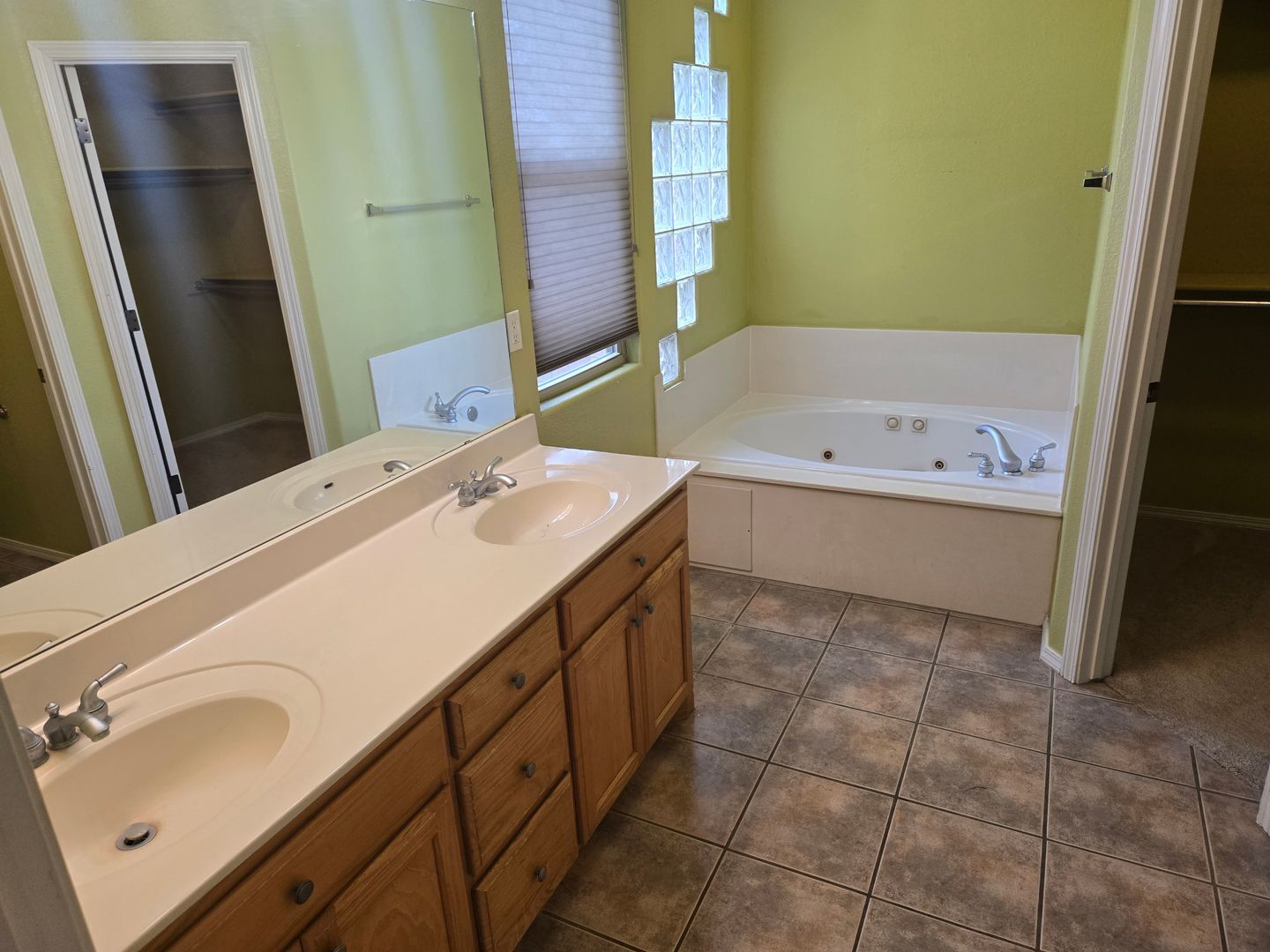 647 Granite Point Trl. SE - Albuquerque - New Mexico - 3 bed, 2 bath rental property