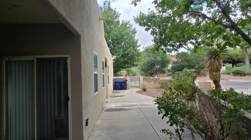 647 Granite Point Trl. SE - Albuquerque - New Mexico - 3 bed, 2 bath rental property