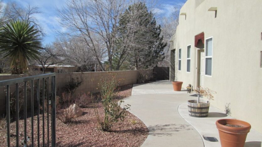647 Granite Point Trl. SE - Albuquerque - New Mexico - 3 bed, 2 bath rental property