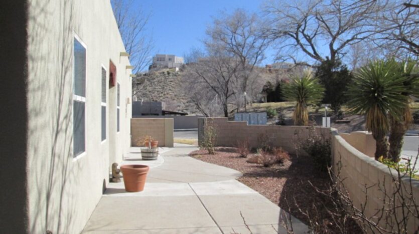 647 Granite Point Trl. SE - Albuquerque - New Mexico - 3 bed, 2 bath rental property