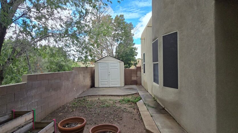 647 Granite Point Trl. SE - Albuquerque - New Mexico - 3 bed, 2 bath rental property