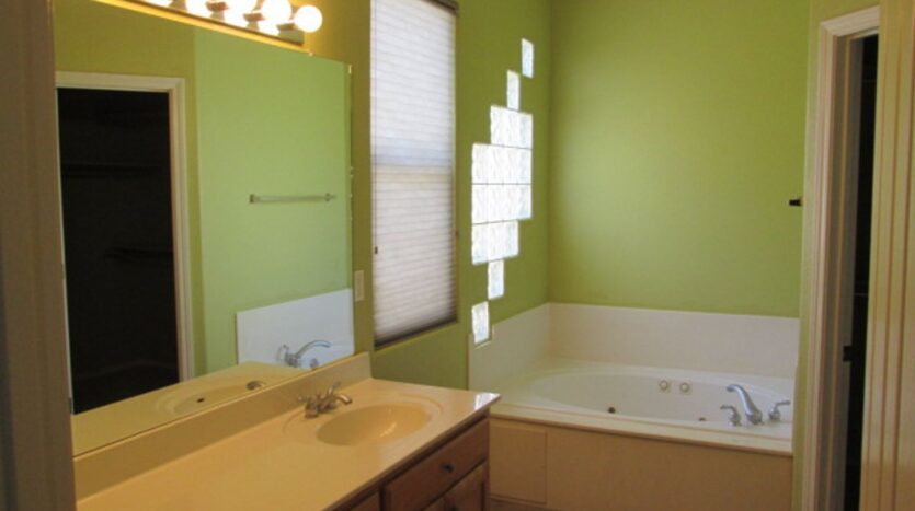 647 Granite Point Trl. SE - Albuquerque - New Mexico - 3 bed, 2 bath rental property