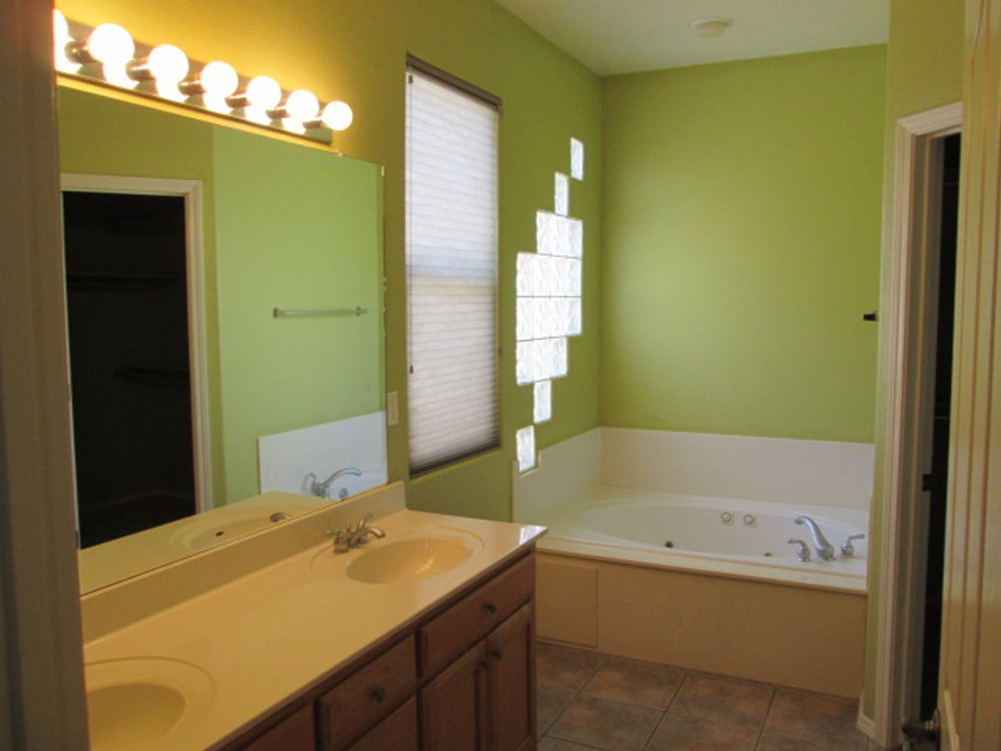 647 Granite Point Trl. SE - Albuquerque - New Mexico - 3 bed, 2 bath rental property