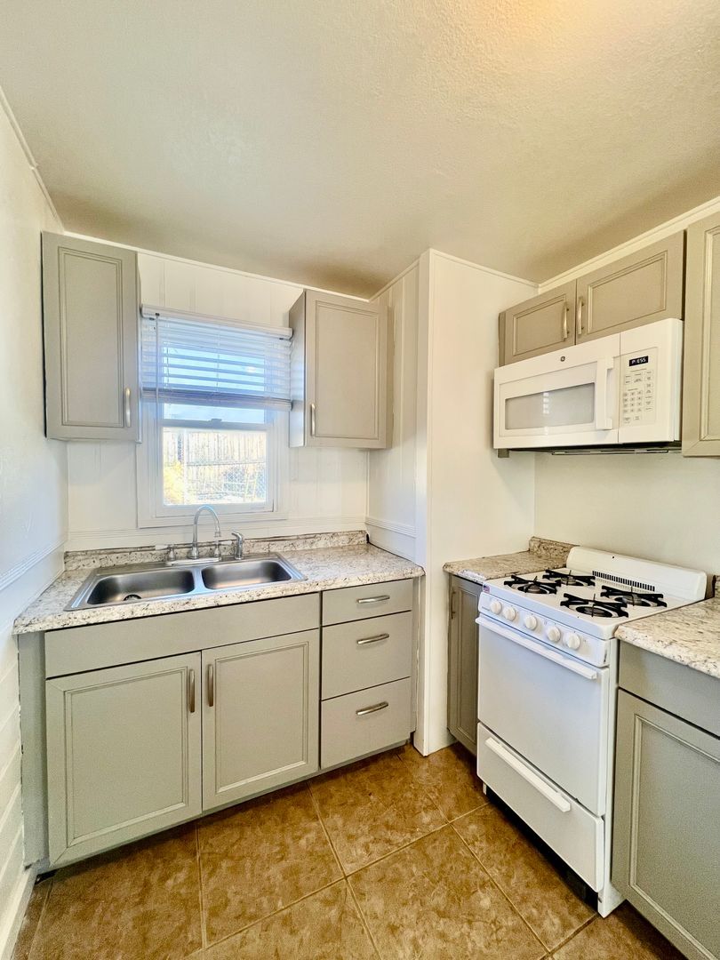 66358 7th street - 01 - Desert Hot Springs - California - 1 bed, 1 bath rental property
