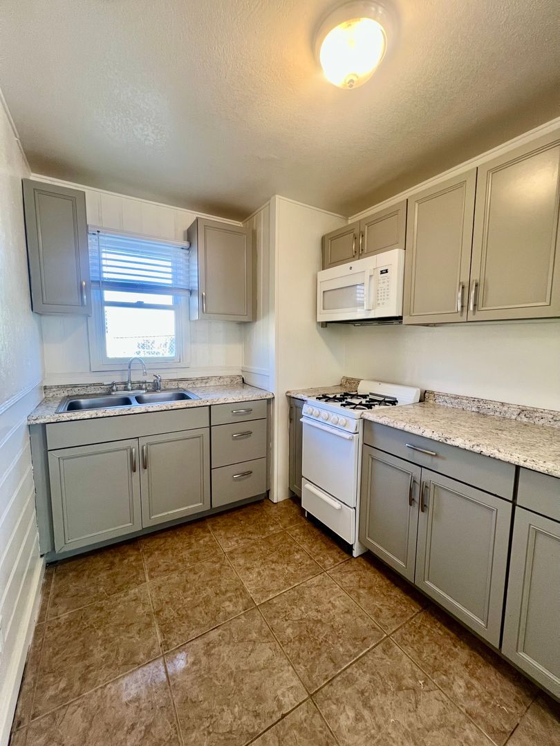 66358 7th street - 01 - Desert Hot Springs - California - 1 bed, 1 bath rental property