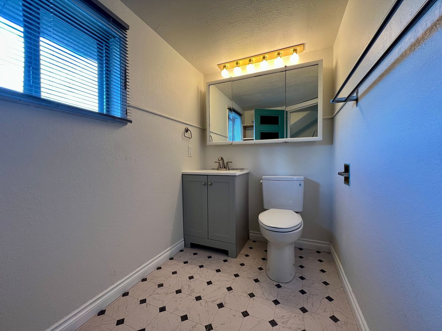 6737 N Olin Ave - Portland - Oregon - 6 bed, 3 bath rental property