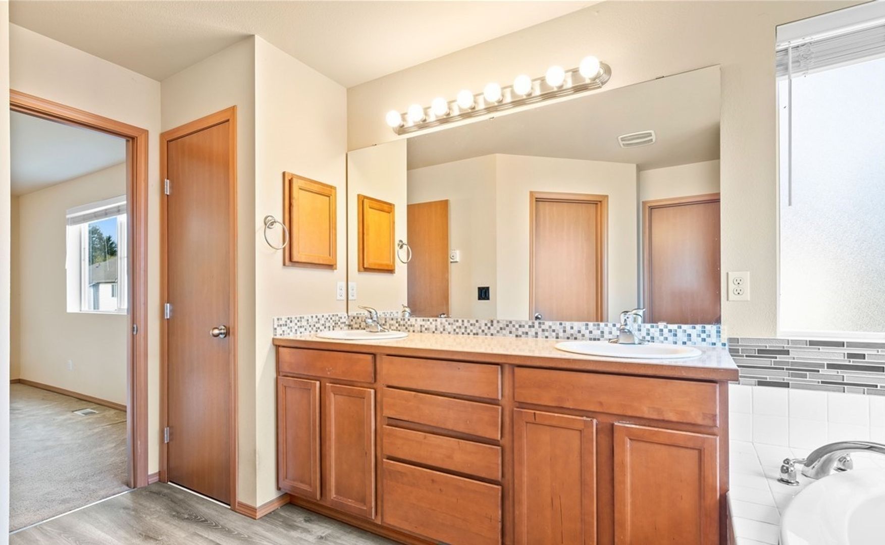 6887 41st St E - Fife - Washington - 5 bed, 2.5 bath rental property