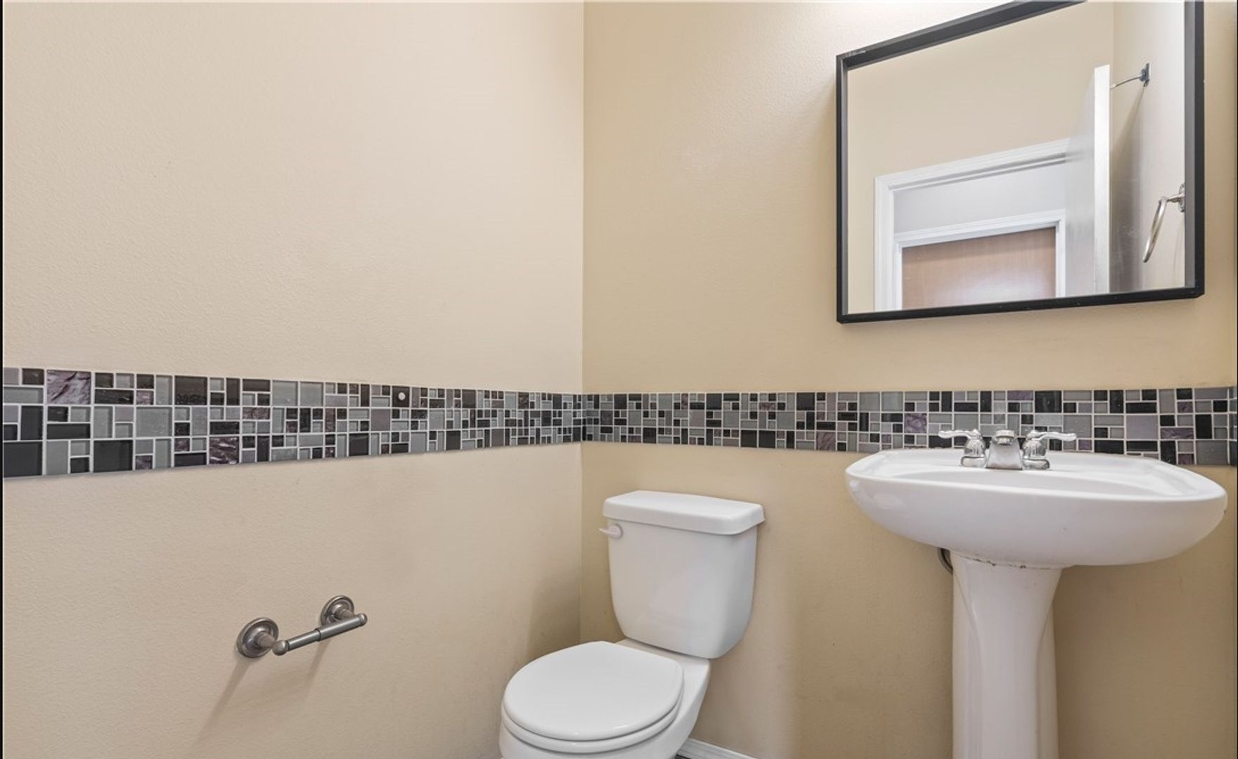 6887 41st St E - Fife - Washington - 5 bed, 2.5 bath rental property