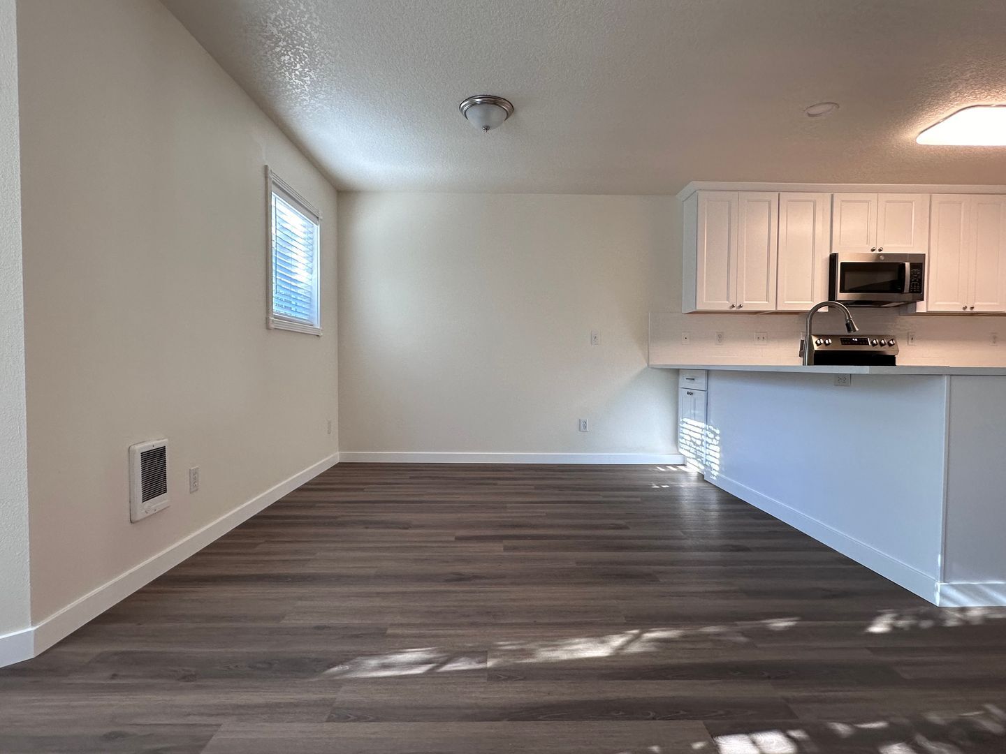 715 NE Roberts Avenue - Gresham - Oregon - 1 bed, 1 bath rental property