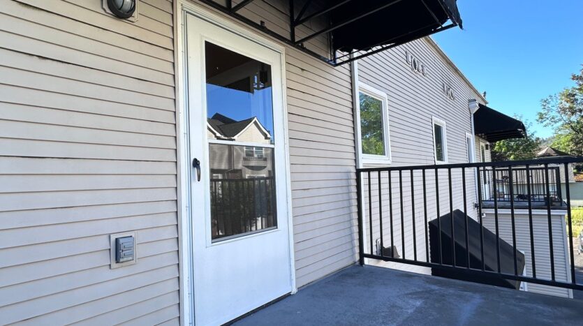 715 NE Roberts Avenue - Gresham - Oregon - 1 bed, 1 bath rental property