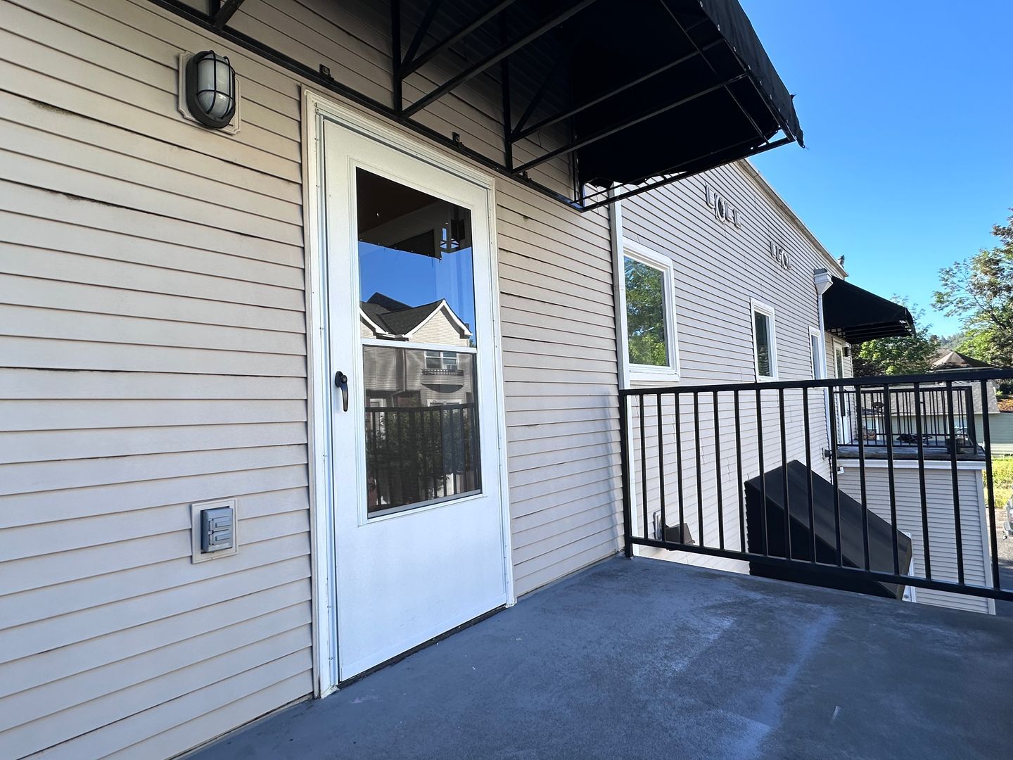 715 NE Roberts Avenue - Gresham - Oregon - 1 bed, 1 bath rental property