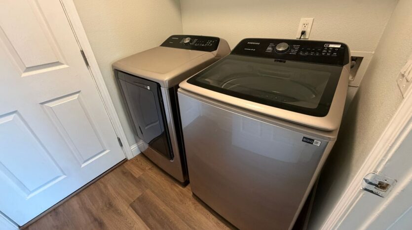 8267 Moorhaven Way  - Sacramento - California - 4 bed, 2 bath rental property