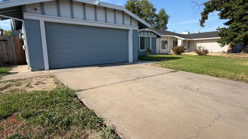 8267 Moorhaven Way  - Sacramento - California - 4 bed, 2 bath rental property