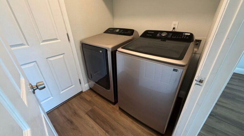 8267 Moorhaven Way  - Sacramento - California - 4 bed, 2 bath rental property