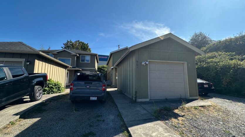 901 Gladstone St. - Bellingham - Washington - 4 bed, 2 bath rental property